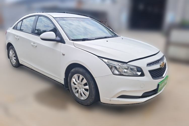 Used Chevrolet Cruze 2015 1.5L Classic SL MT Front Right 45 Deg