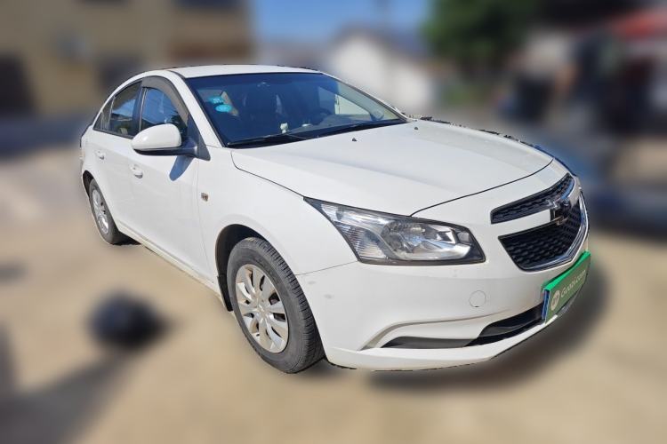 Used Chevrolet Cruze 2015 1.5L Classic SL MT Front Right 45 Deg