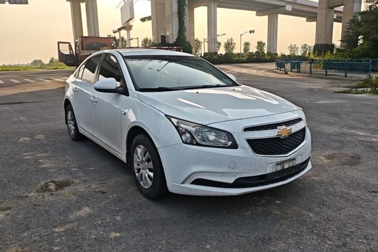 Used Chevrolet Cruze 2015 1.5L Classic SL MT Front Right 45 Deg