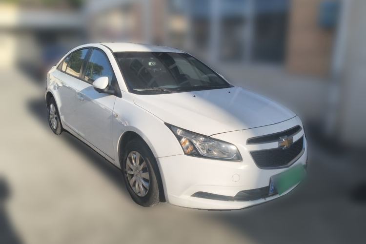 Used Chevrolet Cruze 2015 1.5L Classic SL MT Front Right 45 Deg
