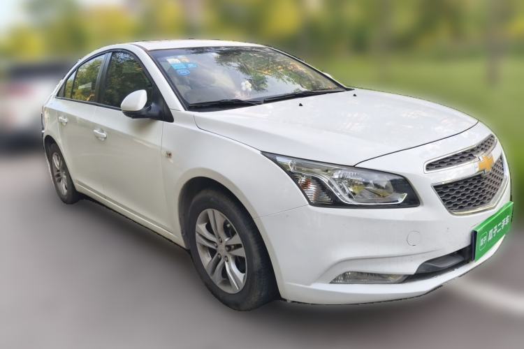 Used Chevrolet Cruze 2015 1.5L Classic SE MT Front Right 45 Deg