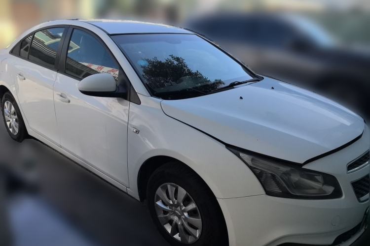 Used Chevrolet Cruze 2015 1.5L Classic SL MT Front Right 45 Deg