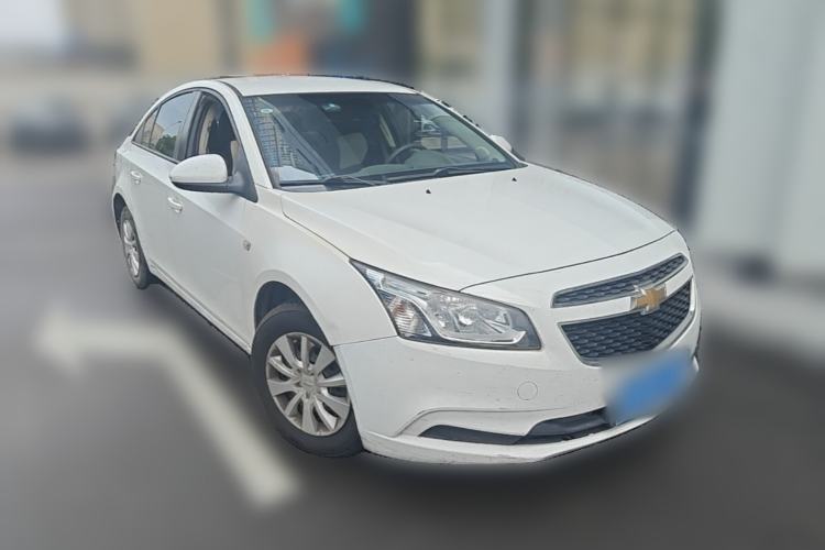 Used Chevrolet Cruze 2015 1.5L Classic SL MT Front Right 45 Deg