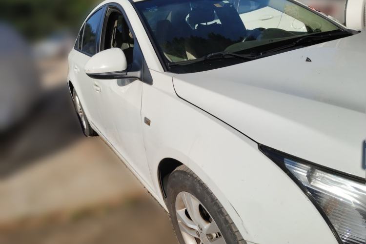 Used Chevrolet Cruze 2015 1.5L Classic SE MT Front Right 45 Deg