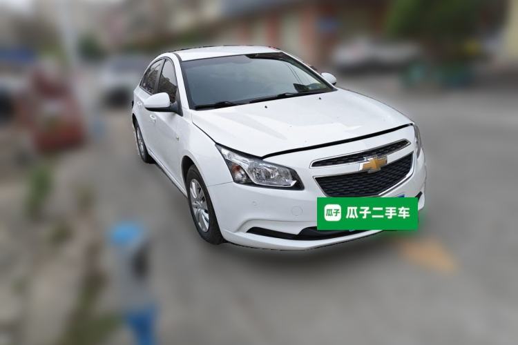 Used Chevrolet Cruze 2015 1.5L Classic SL MT Front Right 45 Deg