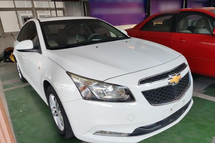 Used Chevrolet Cruze 2015 1.5L Classic SE MT Front Right 45 Deg