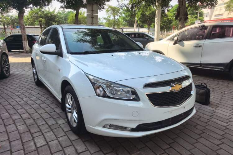 Used Chevrolet Cruze 2015 1.5L Classic SE MT Front Right 45 Deg
