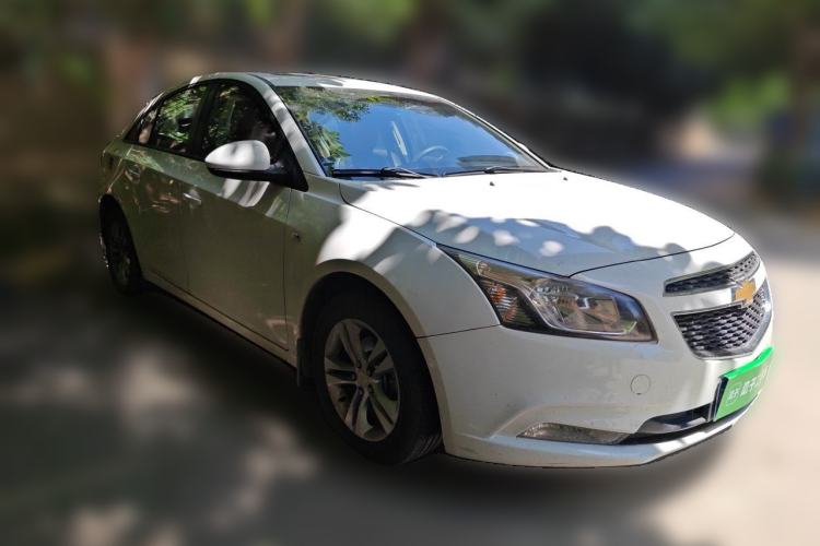 Used Chevrolet Cruze 2015 1.5L Classic SE MT Front Right 45 Deg