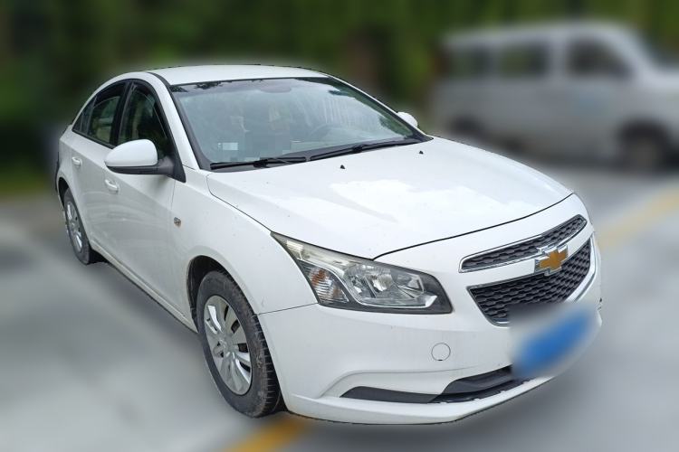 Used Chevrolet Cruze 2015 1.5L Classic SL MT Front Right 45 Deg