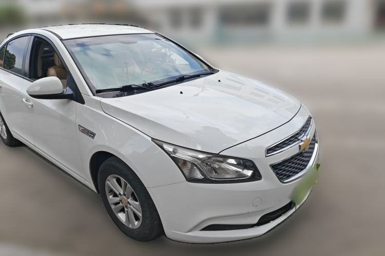 Used Chevrolet Cruze 2015 1.5L Classic SL MT Front Right 45 Deg
