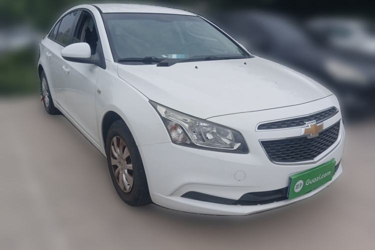 Used Chevrolet Cruze 2015 1.5L Classic SL MT Front Right 45 Deg