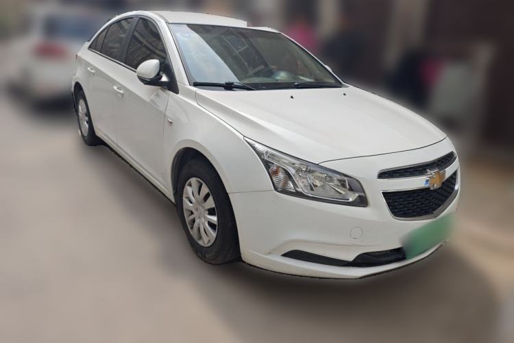 Used Chevrolet Cruze 2015 1.5L Classic SL MT Front Right 45 Deg