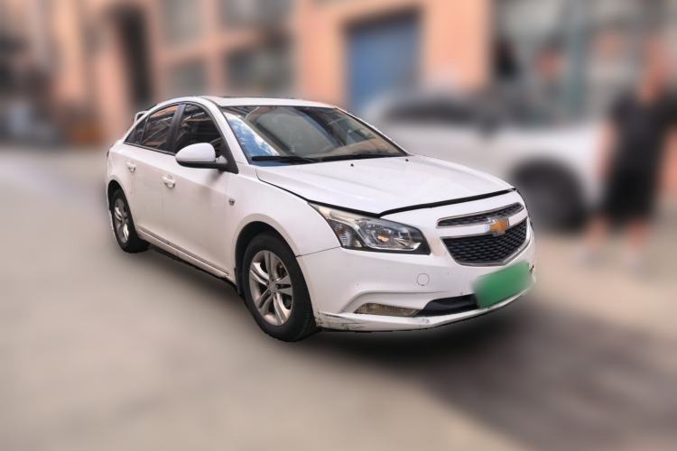 Used Chevrolet Cruze 2015 1.5L Classic SE MT Front Right 45 Deg