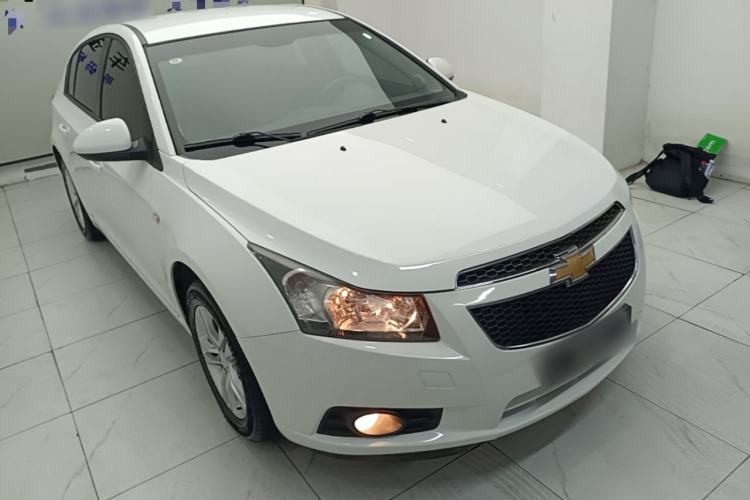 Used Chevrolet Cruze 2015 Hatchback 1.6L Automatic Comfort Edition Front Right 45 Deg