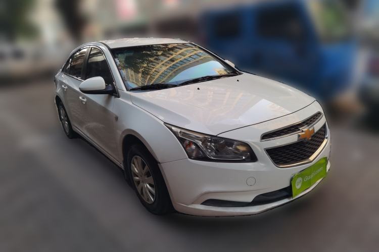 Used Chevrolet Cruze 2015 1.5L Classic SL MT Front Right 45 Deg