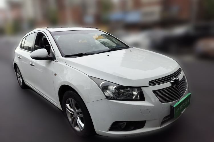 Used Chevrolet Cruze 2015 Hatchback 1.6L Automatic Comfort Edition Front Right 45 Deg
