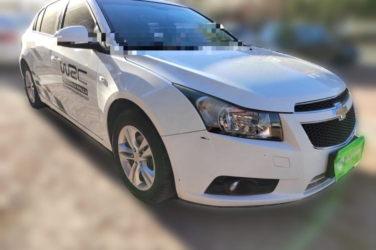 Used Chevrolet Cruze 2015 Hatchback 1.6L Automatic Comfort Edition Front Right 45 Deg