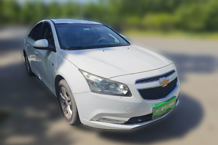 Used Chevrolet Cruze 2015 1.5L Classic SE MT Front Right 45 Deg