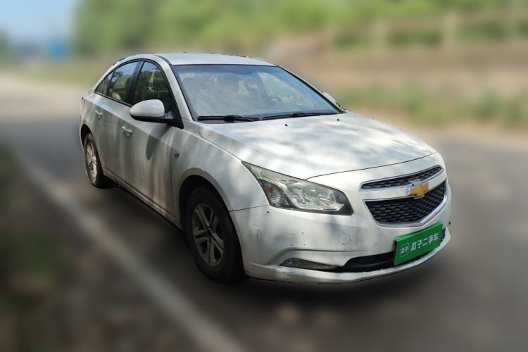 Used Chevrolet Cruze 2015 1.5L Classic SL MT Front Right 45 Deg