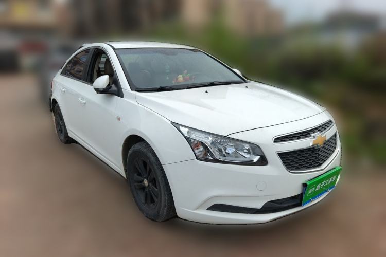 Used Chevrolet Cruze 2015 1.5L Classic SL MT Front Right 45 Deg