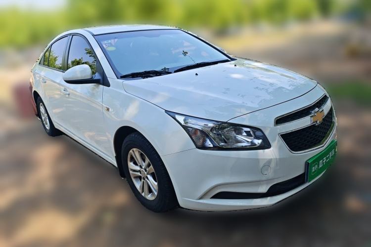 Used Chevrolet Cruze 2015 1.5L Classic SL MT Front Right 45 Deg
