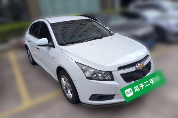 Used Chevrolet Cruze 2015 Hatchback 1.6L Automatic Comfort Edition Front Right 45 Deg