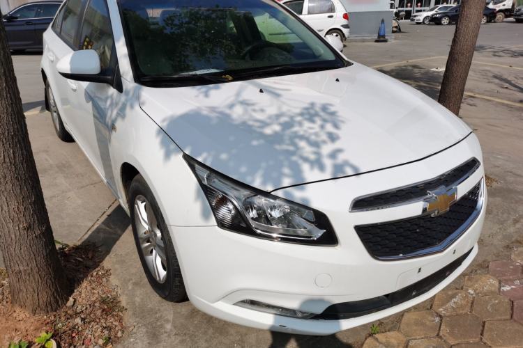 Used Chevrolet Cruze 2015 1.5L Classic SE MT Front Right 45 Deg