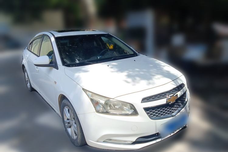 Used Chevrolet Cruze 2015 1.5L Classic SE MT Front Right 45 Deg
