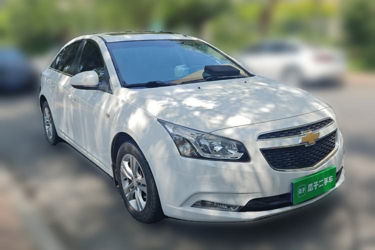 Used Chevrolet Cruze 2015 1.5L Classic SE MT Front Right 45 Deg