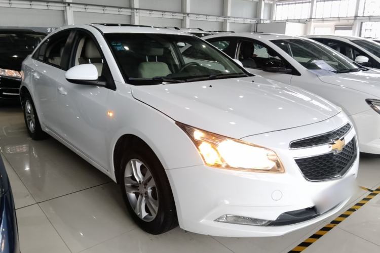 Used Chevrolet Cruze 2015 1.5L Classic SE AT Front Right 45 Deg