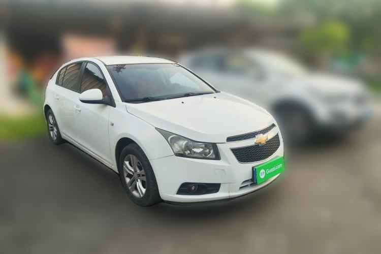 Used Chevrolet Cruze 2015 Hatchback 1.6L Automatic Comfort Edition Front Right 45 Deg