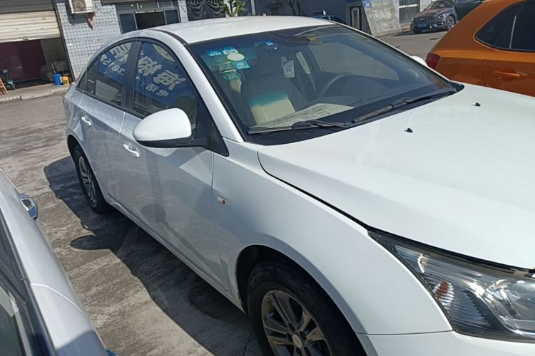 Used Chevrolet Cruze 2015 1.5L Classic SL MT Front Right 45 Deg