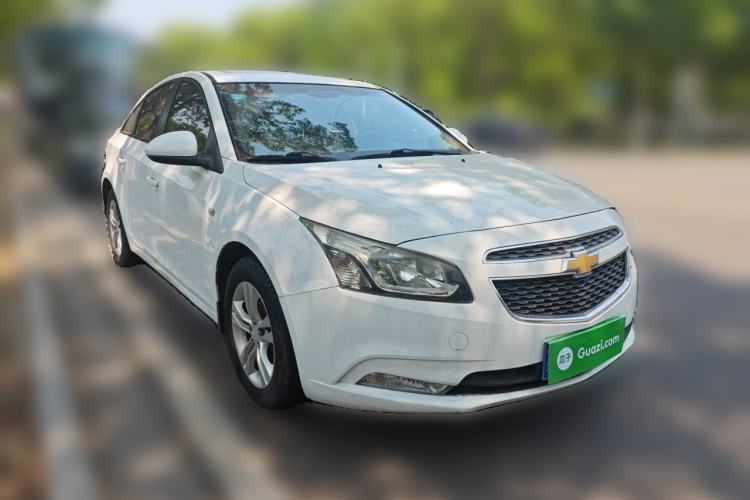 Used Chevrolet Cruze 2015 1.5L Classic SE MT Front Right 45 Deg