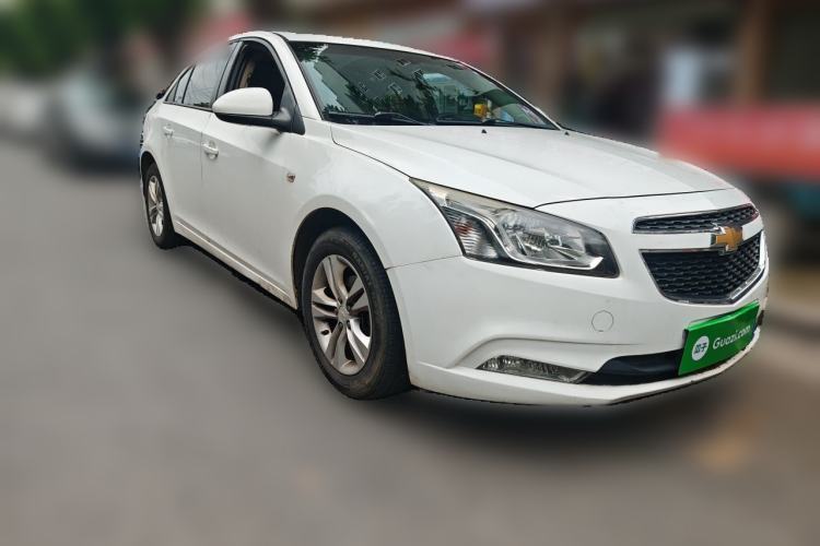 Used Chevrolet Cruze 2015 1.5L Classic SE MT Front Right 45 Deg