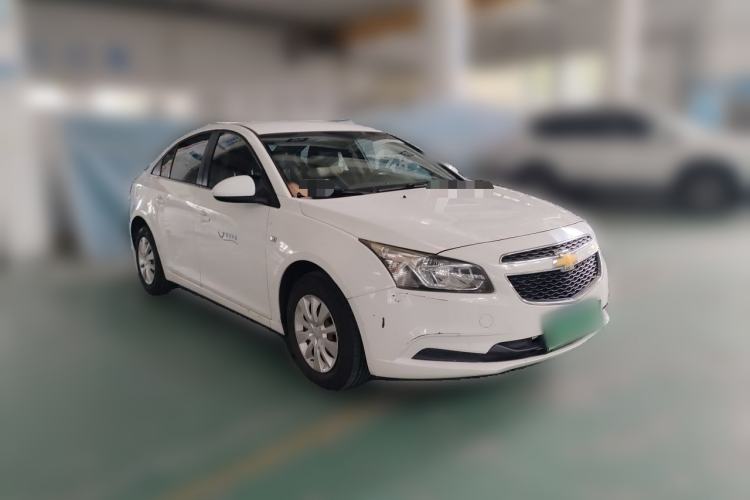 Used Chevrolet Cruze 2015 1.5L Classic SL MT Front Right 45 Deg