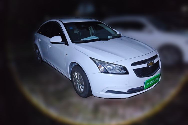 Used Chevrolet Cruze 2015 1.5L Classic SL MT Front Right 45 Deg