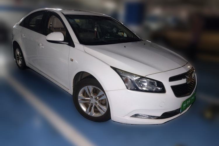 Used Chevrolet Cruze 2015 1.5L Classic SE MT Front Right 45 Deg