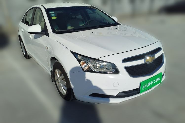 Used Chevrolet Cruze 2015 1.5L Classic SL MT Front Right 45 Deg