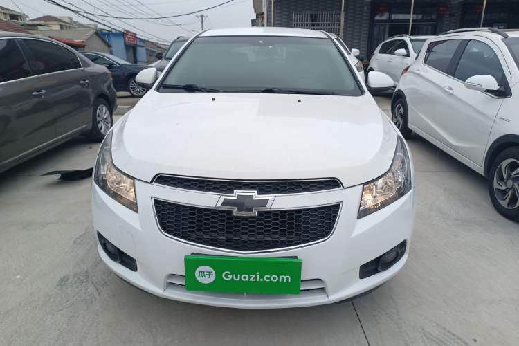 Used Chevrolet Cruze 2015 Hatchback 1.6L Manual Comfort Edition Front