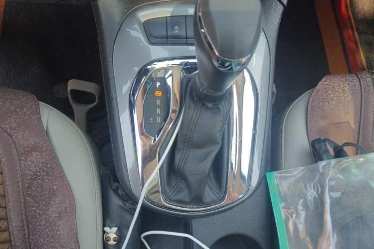 Used Chevrolet Cruze 2015 1.5L Automatic Luxury Edition Gear Lever