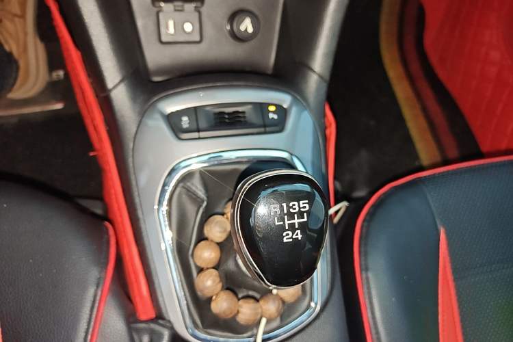 Used Chevrolet Cruze 2015 1.5L Manual Elite Edition Gear Lever