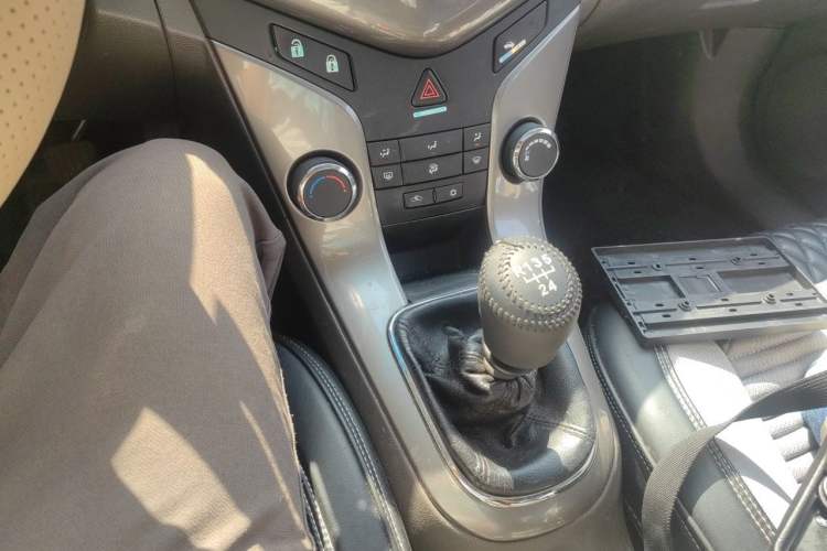 Used Chevrolet Cruze 2015 1.5L Classic SE MT Gear Lever