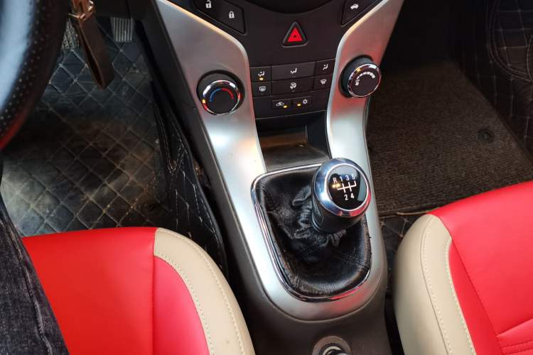 Used Chevrolet Cruze 2015 1.5L Classic SL MT Gear Lever