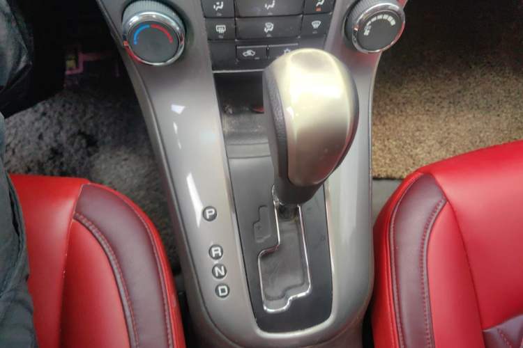 Used Chevrolet Cruze 2015 1.5L Classic SE AT Gear Lever