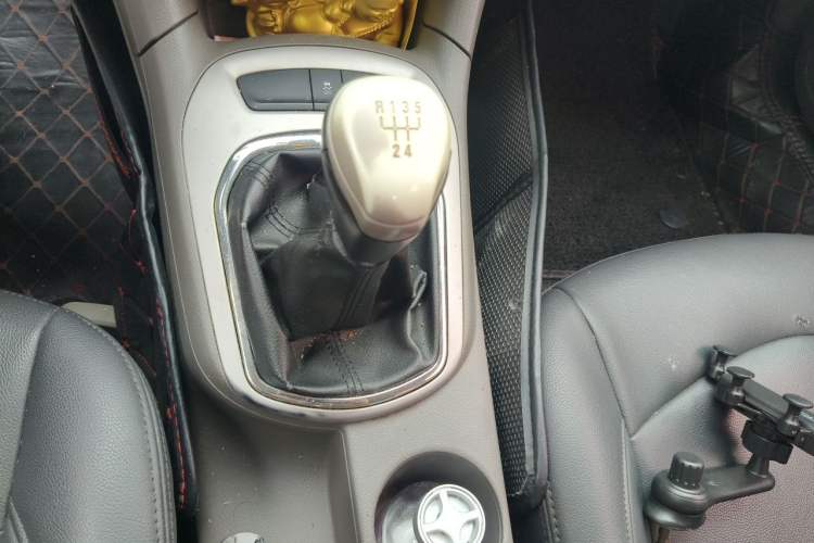 Used Chevrolet Cruze 2015 1.5L Manual Fashion Edition Gear Lever