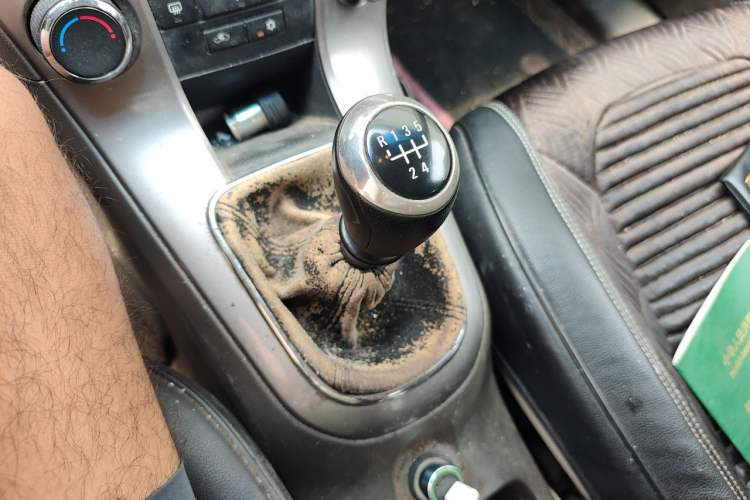 Used Chevrolet Cruze 2015 1.5L Classic SE MT Gear Lever