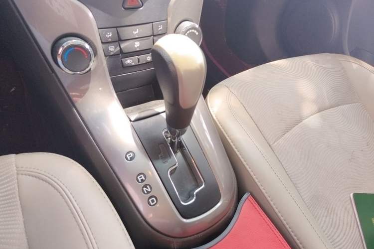 Used Chevrolet Cruze 2015 1.5L Classic SE AT Gear Lever