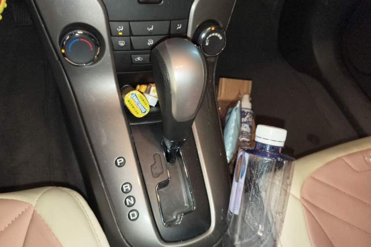 Used Chevrolet Cruze 2015 1.5L Classic SE AT Gear Lever