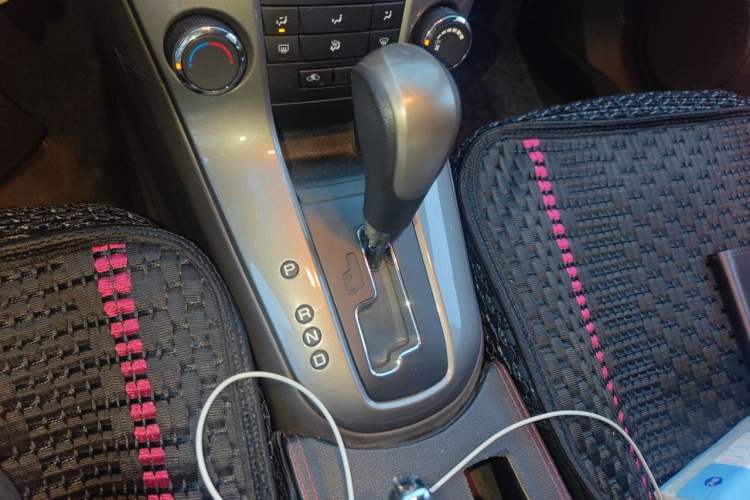 Used Chevrolet Cruze 2015 1.5L Classic SE AT Gear Lever