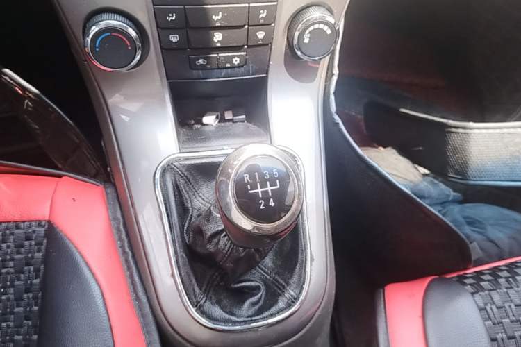 Used Chevrolet Cruze 2015 1.5L Classic SE MT Gear Lever